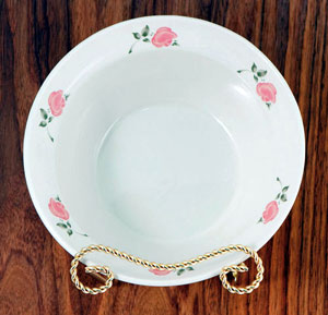 Gold Tone or Black Twisted Scroll Wire Bowl and Platter Wall Hangers - Shiny Gold Toned or Black Wall Mountable Bowl Hanger